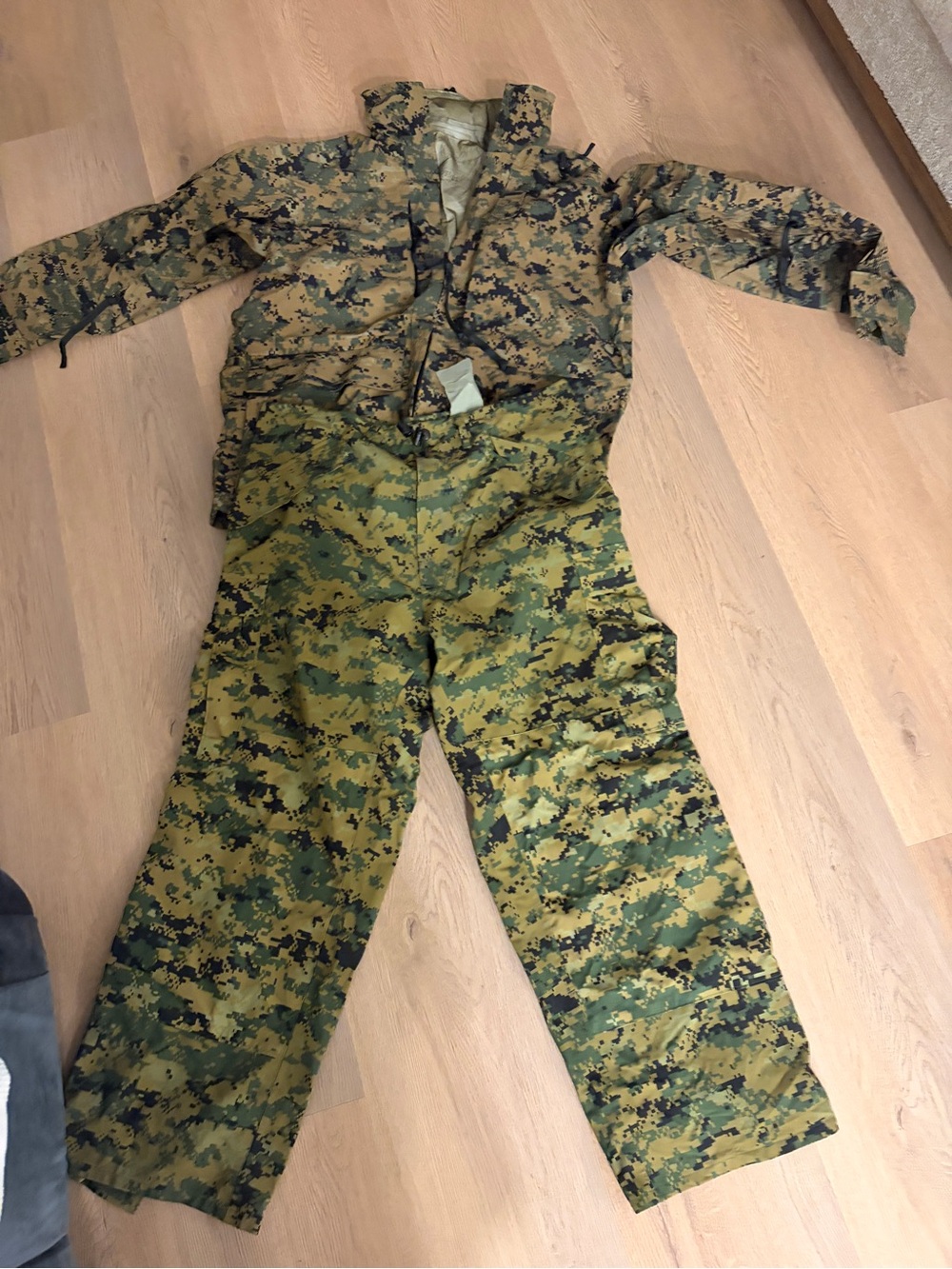 Men's Military Field Jacket & Pants in Woodland Camo Perka waterproof